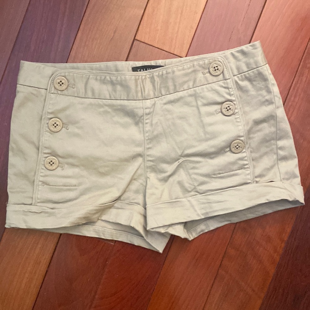 Aritzia Talula Brand Beige Shorts